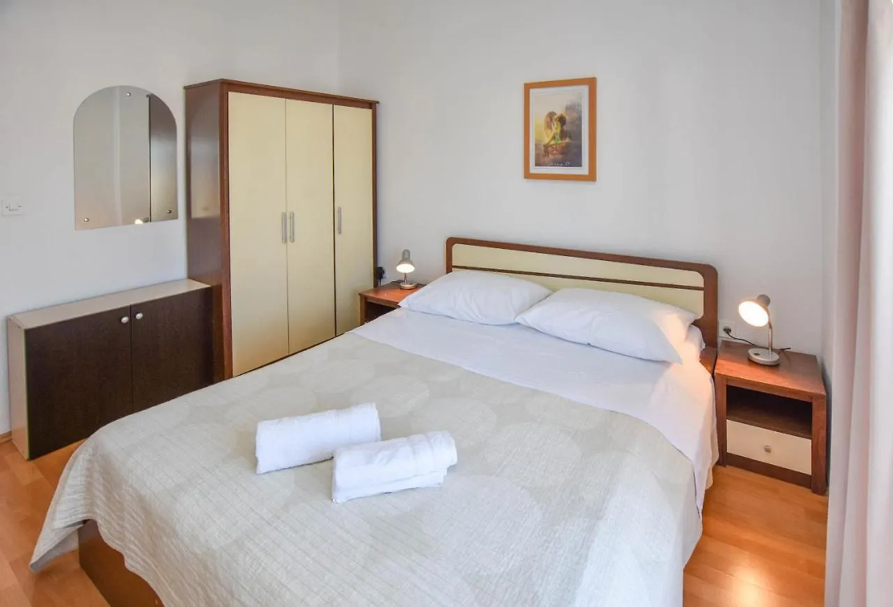 Apartments Grapevines Biograd Na Moru